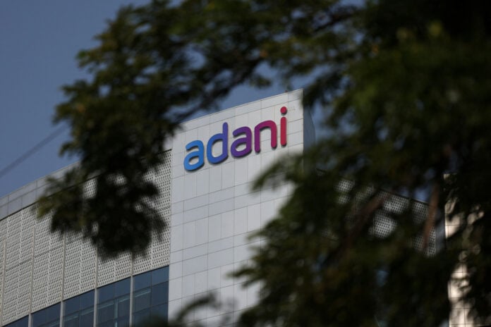 Adani Group: Ποια είναι η ινδική εταιρεία που θα επενδύσει 100 δισ. δολάρια σε data centers Τεχνητής Νοημοσύνης