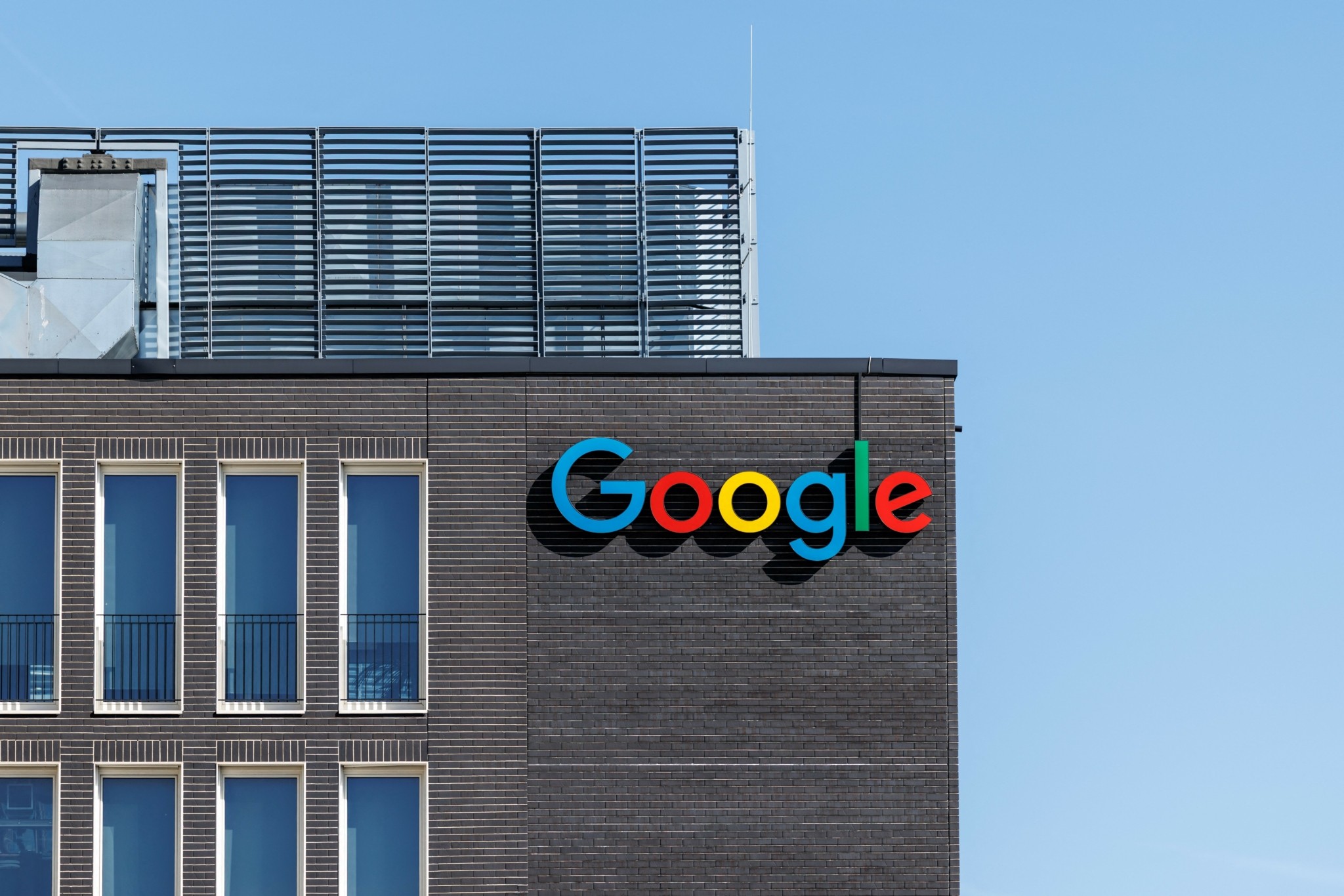 Alphabet: Πουλάει ομόλογα έως 15 δισ. δολαρίων για επενδύσεις στην τεχνητή νοημοσύνη (πίνακας)