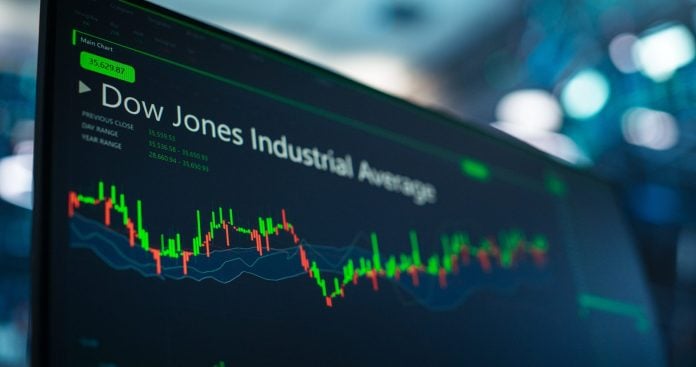 Από τις 60 μονάδες του 1900 στις 50.000 του 2026: Ο Dow Jones γράφει ιστορία – Αλλά και στέλνει σήμα κινδύνου