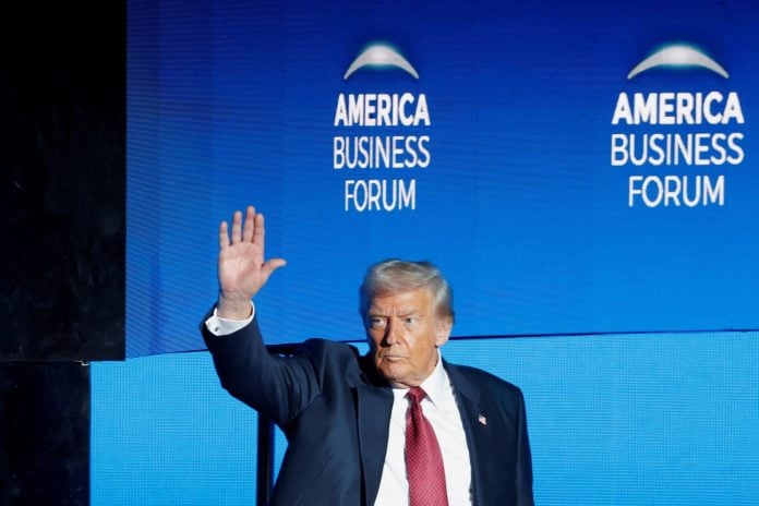 Γιατί ο Τραμπ έβγαλε και πάλι τώρα το όπλο των δασμών