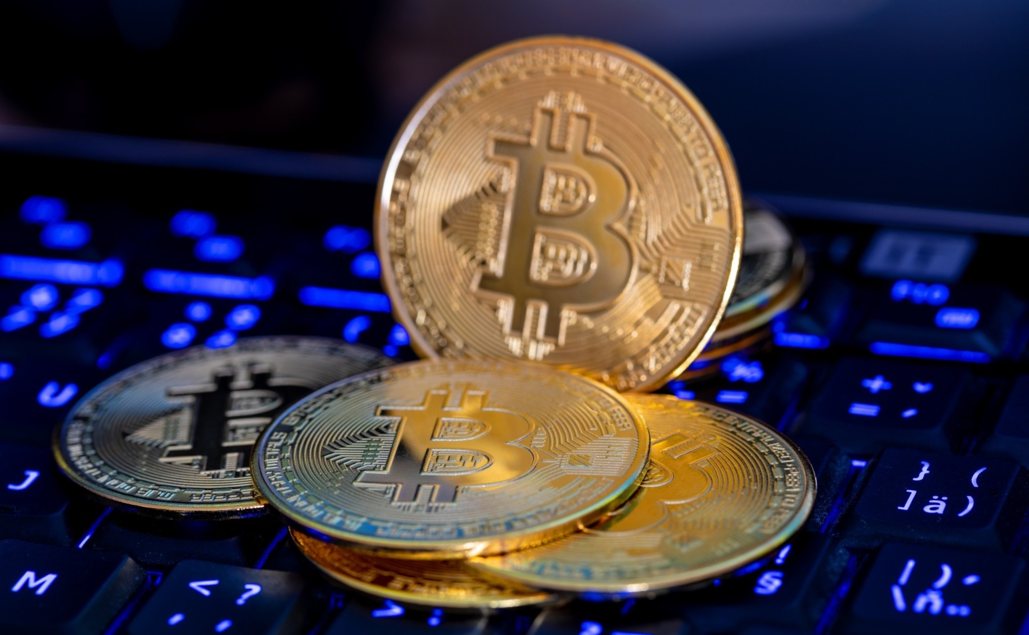 Η αποκαθήλωση του Bitcoin: Σε ελεύθερη πτώση οι τιμές, ημερομηνία λήξης είχε η ευφορία λόγω Τραμπ