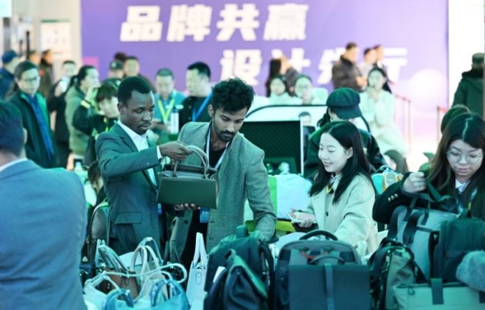 Μπαϊγκού (Χεμπέι): Μια κινεζική κωμόπολη εξελίσσεται σε ηγετικό κέντρο κατασκευής τσαντών