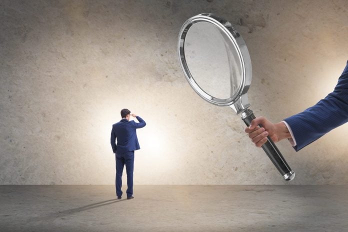 Οι εργοδότες σε ρόλο «Μεγάλου Αδερφού»: Τα εργαλεία για την παρακολούθηση των εργαζόμενων – Οι κίνδυνοι