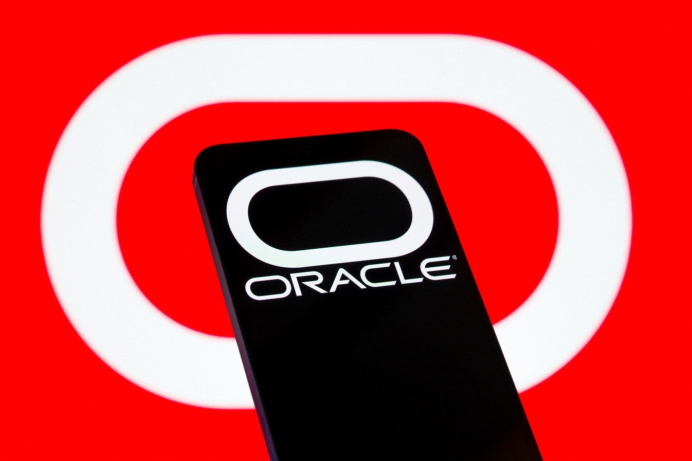 Oracle: «Βουτιά» 30% για τη μετοχή – Η χειρότερη τριμηνιαία επίδοση από το 2001