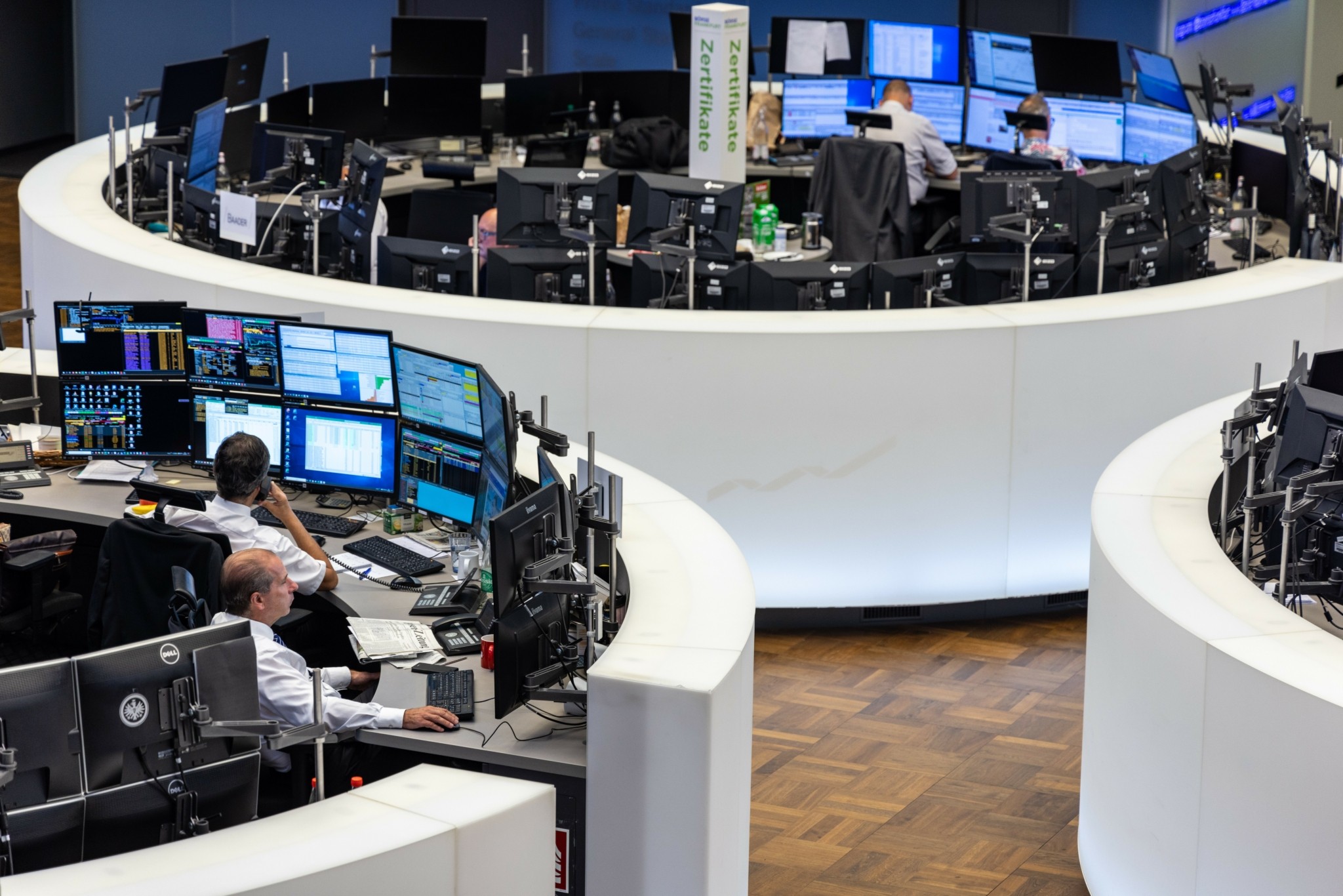 Πιέσεις στα ευρωπαϊκά χρηματιστήρια με φόντο τα εταιρικά αποτελέσματα και τη Fed