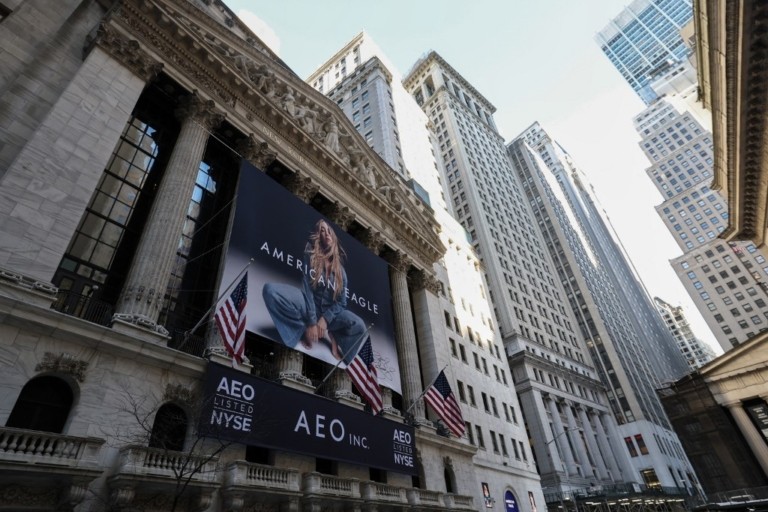 Συντηρήθηκε το θετικό momentum στη Wall Street – Νέο ρεκόρ πάνω από τις 50.000 για τον Dow