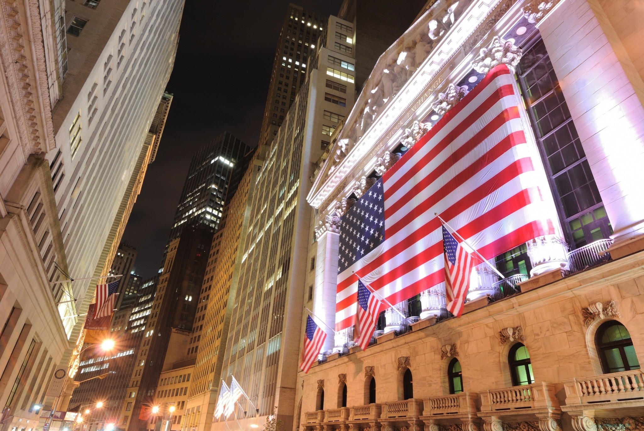 Στρατηγικοί αναλυτές: «Αγοραστική ευκαιρία» για τη Wall Street το χάος που πυροδοτεί ο Τραμπ 