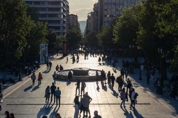 Το 51% των Ελλήνων εργαζομένων αναζητά δεύτερη δουλειά