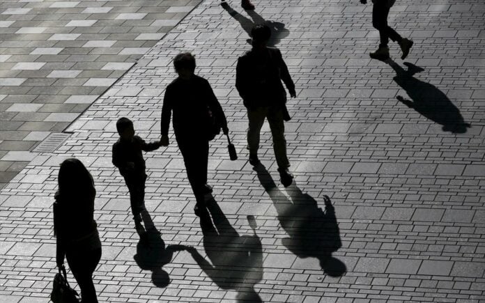 Το «παράδοξο της ευημερίας» και η βόμβα του δημογραφικού  – που θα σκάσει σε εργασία και συντάξεις