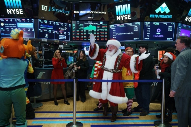 Wall Street: AI trade, επιτόκια και απασχόληση κρίνουν το πολυπόθητο Santa Claus rally