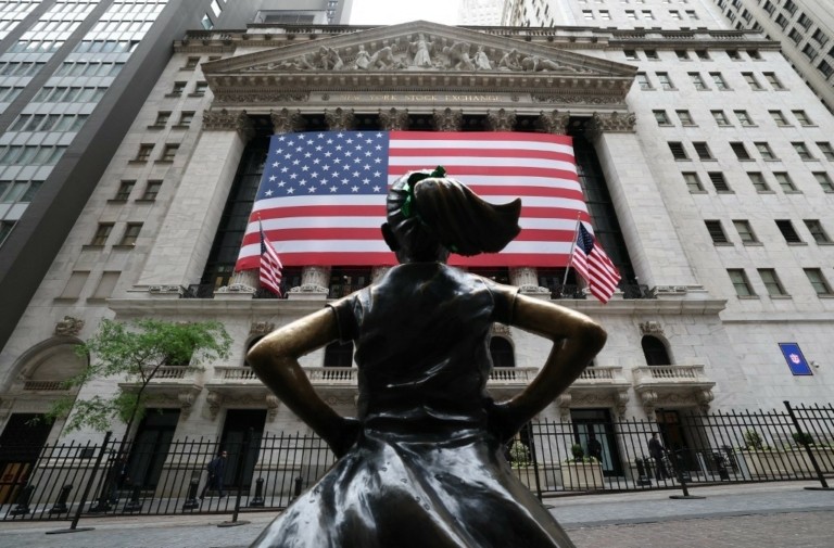 Wall Street: Μεικτή εικόνα μετά τη Fed – «Βυθίζεται» η Oracle