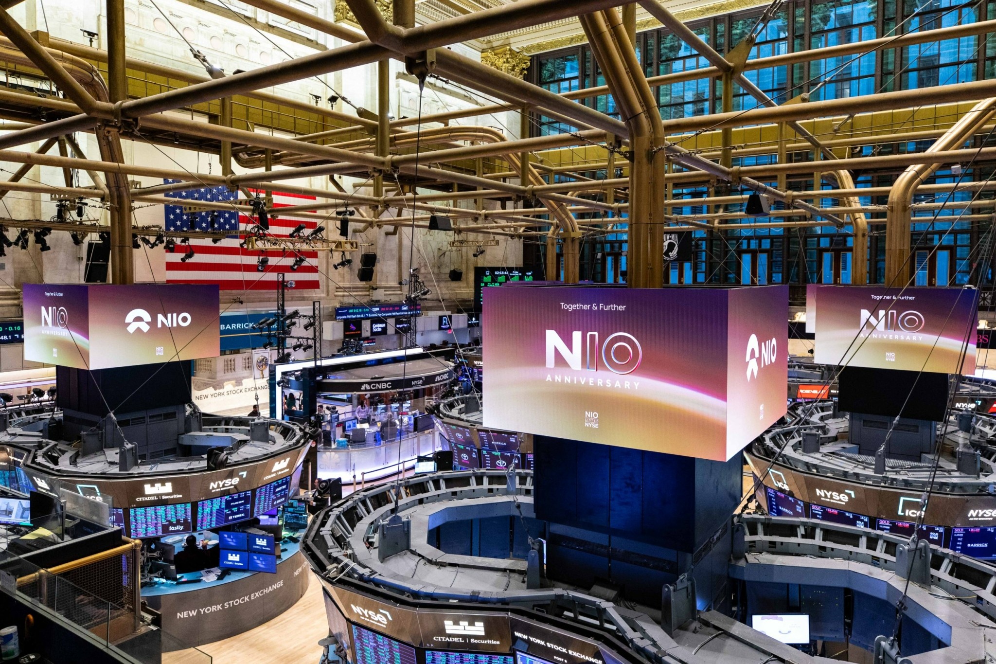 Wall Street: Μικρά κέρδη και εύθραυστο κλίμα εν μέσω ανησυχιών για AI και τη στάση της Fed