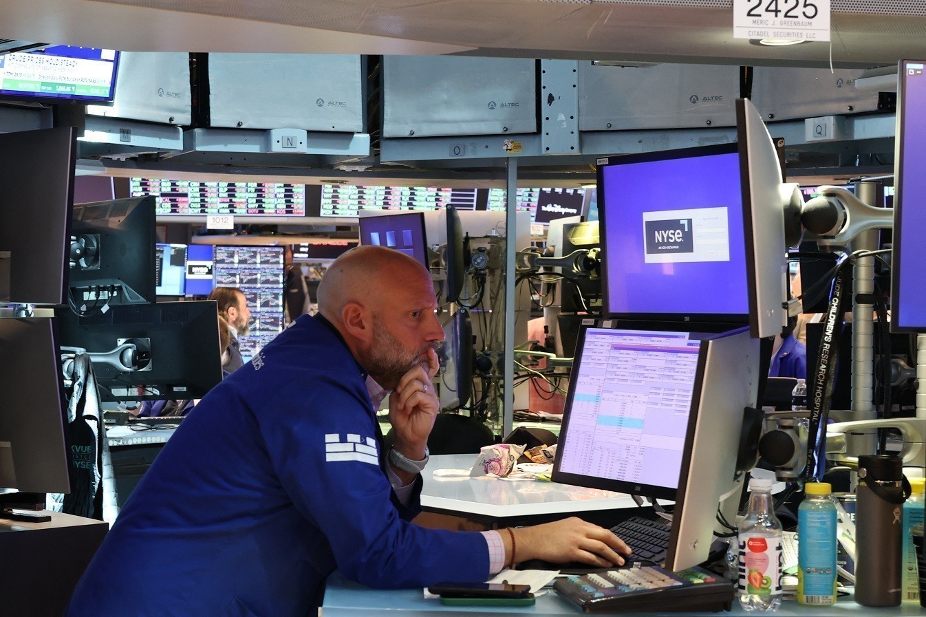 Wall Street: Θετική η Black Friday με φόντο την τεχνική βλάβη της CME