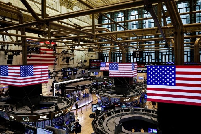 Wall Street: Υποχωρούν S&P500 και Dow Jones – Nasdaq και Alphabet ξεχωρίζουν