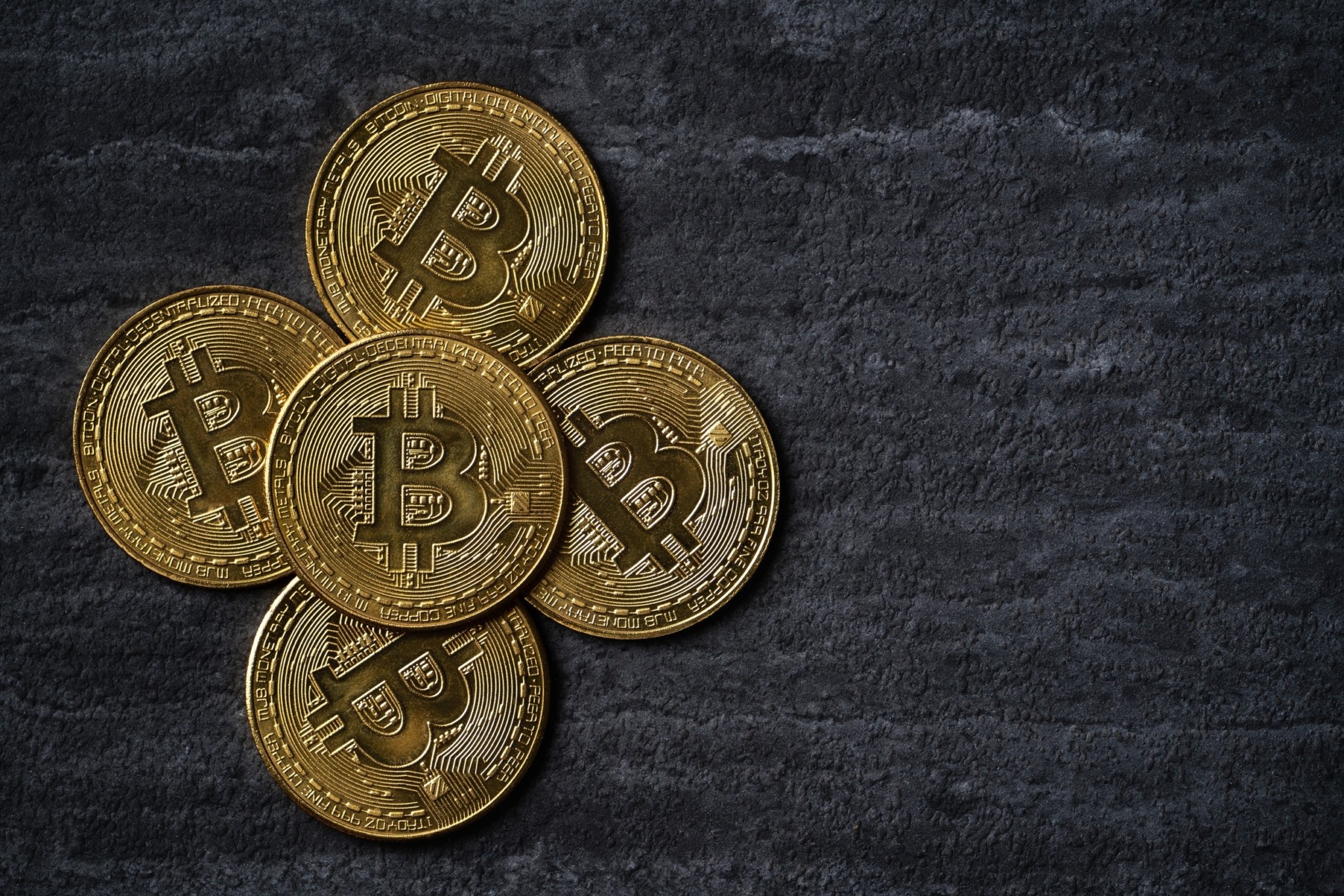 Bitcoin: Λήξη options $14 δισ. εν μέσω κλιμακούμενης έντασης στη Μέση Ανατολή (πίνακες)