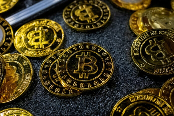 Bitcoin: Ο χαοτικός Οκτώβριος έφερε την πρώτη μηνιαία πτώση από το 2018