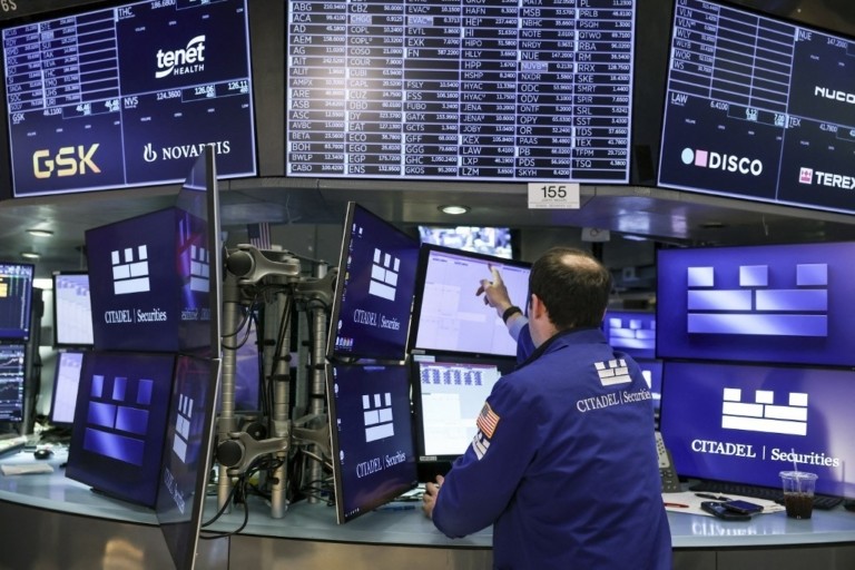 Wall Street: Με το… αριστερό το ποδαρικό του Δεκεμβρίου – Στα κόκκινα το ταμπλό