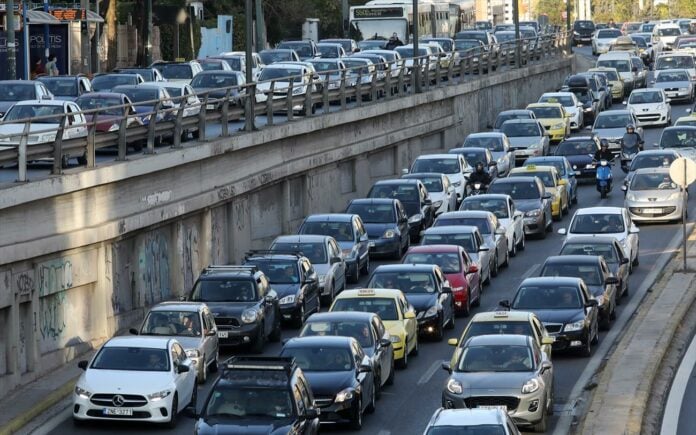 ΑΑΔΕ: Νέα ειδοποιητήρια για ανασφάλιστα οχήματα και απλήρωτα τέλη κυκλοφορίας