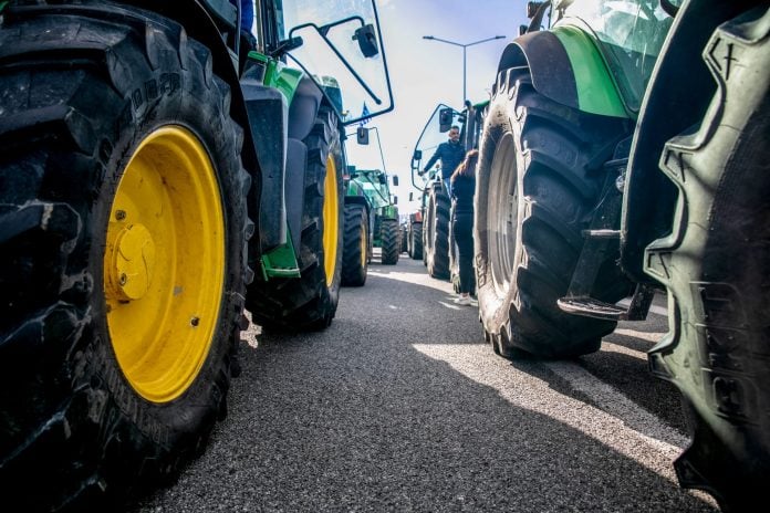 Αγρότες: Οι πληρωμές έως το τέλος του 2025 μέσω ΟΠΕΚΕΠΕ, Κρατικού Προϋπολογισμού και ΕΛΓΑ