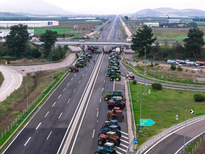 Αγρότες: Τα τρακτέρ στην άκρη, στο Μαξίμου το τεστ αξιοπιστίας