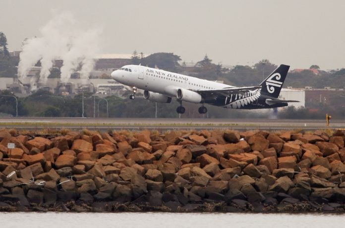 Air New Zealand: «Κόβει» πτήσεις λόγω του πολέμου και του άλματος στις τιμές καυσίμων