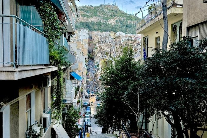 Alpha Bank: Γιατί η Ελλάδα, με υψηλά ποσοστά επενδύσεων σε ακίνητα και ιδιοκατοίκηση αντιμετωπίζει στεγαστική κρίση