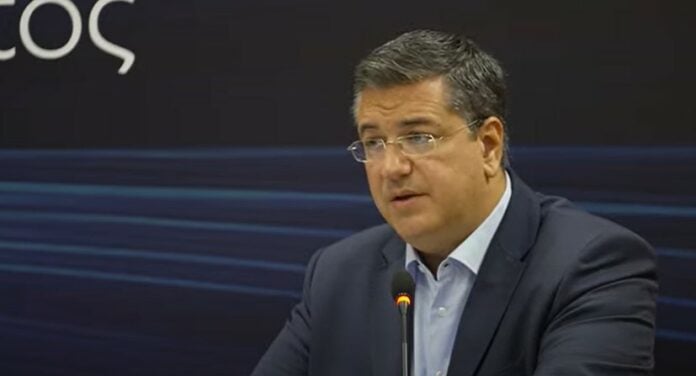 Απ. Τζιτζικώστας: 1.800 ακυρώσεις πτήσεων και 300 επαναδρομολογήσεις καθημερινά λόγω του πολέμου με το Ιράν