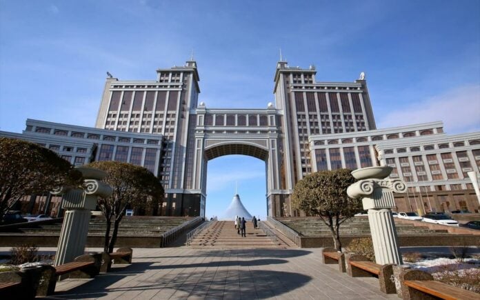 Αθήνα – Αστάνα: Πώς χτίζεται μια στρατηγική σχέση στα 4.000 χλμ.