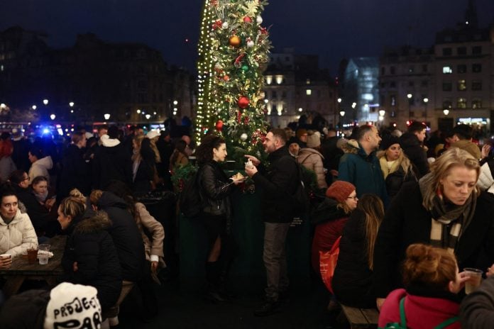Βρετανία: Απροσδόκητη συρρίκνωση της οικονομίας