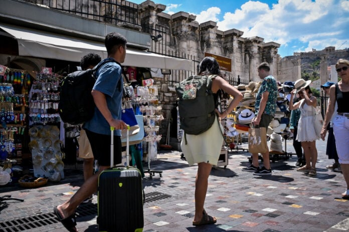 Βρετανία: Βράβευση της Ελλάδας ως «Καλύτερου Προορισμού για Οικογένειες»