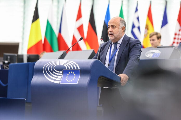 Δ. Τσιόδρας: Ζητά ευκολότερη πρόσβαση των Μικρομεσαίων στα προγράμματα ψηφιακού μετασχηματισμού