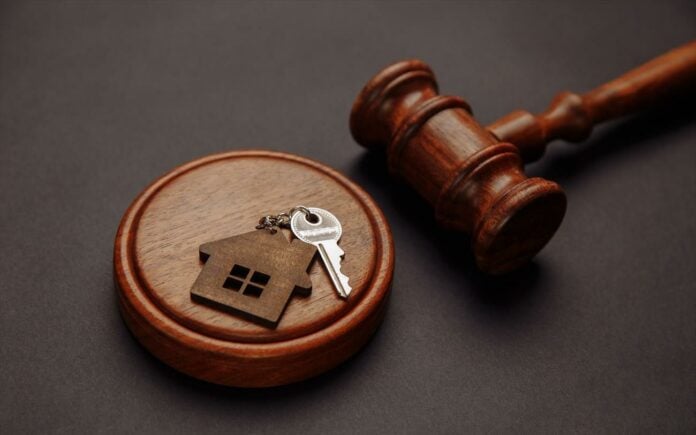 Δικηγορικοί σύλλογοι: Όλες οι καταχρηστικές και μη νόμιμες συμπεριφορές των servicers