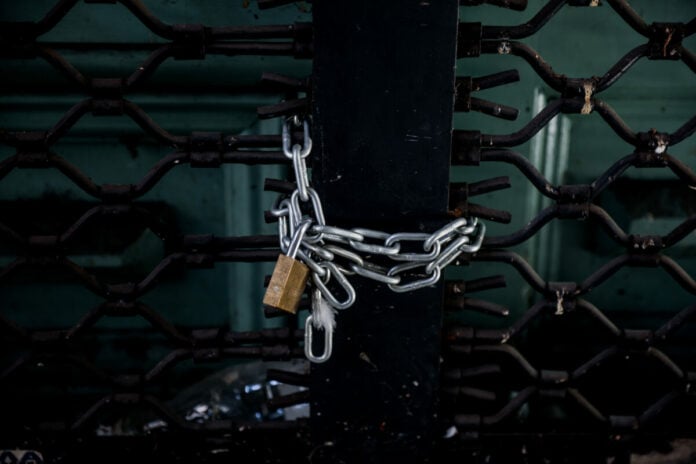 ΕΛΣΤΑΤ: Αύξημένες κατά 83,2% οι πτωχεύσεις επιχειρήσεων το 2025 – Πόσες έβαλαν «λουκέτο»