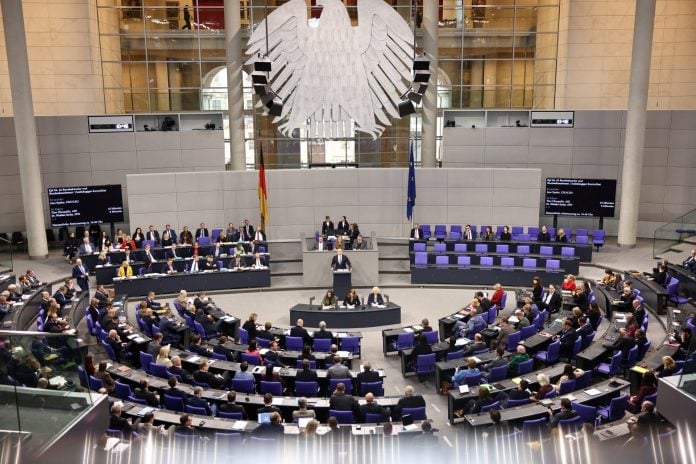 Γερμανία: Η Bundestag ενέκρινε τον προϋπολογισμό του 2026 που προβλέπει μεγαλύτερο δανεισμό