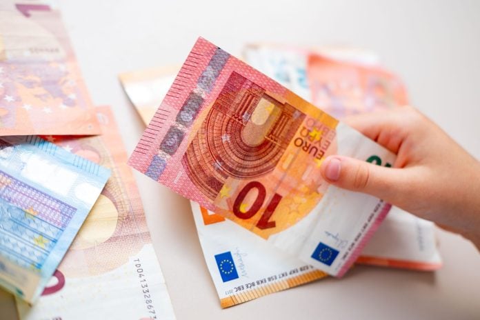 Γιατί πρέπει να σταματήστε να λέτε στα παιδιά σας «δεν έχουμε χρήματα»