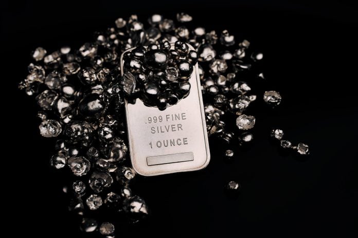 Γιατί το ράλι του ασημιού έναντι του πετρελαίου είναι σοβαρό καμπανάκι για τους επενδυτές