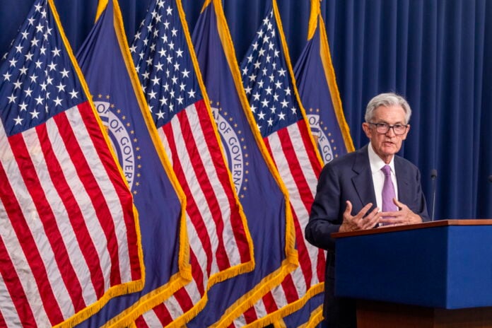 Γκρίνσπαν, Γέλεν, Μπερνάνκι στηρίζουν Πάουελ και καταγγέλλουν πρωτοφανή υπονόμευση της Fed