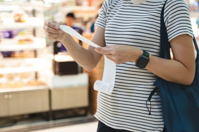 Η ακρίβεια «τρώει» και τη μεσαία τάξη – Όταν ο μισθός φτάνει για…18 ημέρες