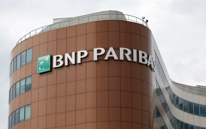 Η BNP Paribas θέλει να εξαγοράσει το τμήμα leasing της Mercedes-Benz