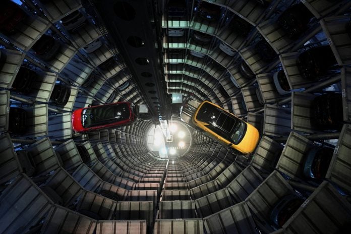 Η ΕΕ κάνει πίσω στην απαγόρευση των κινητήρων εσωτερικής καύσης – Ανάσα για τις αυτοκινητοβιομηχανίες