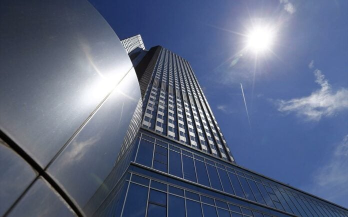 Η ΕΚΤ τιμώρησε την JP Morgan με το μεγαλύτερο πρόστιμο που έχει επιβάλει η κεντρική τράπεζα