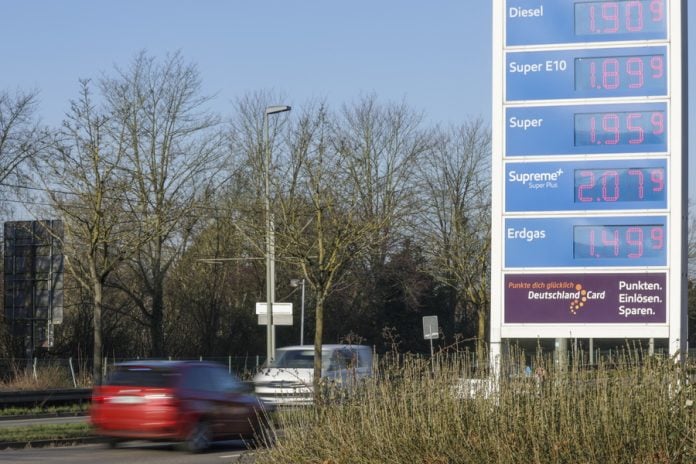 Η Γερμανία απελευθερώνει μέρος των στρατηγικών της πετρελαϊκών αποθεμάτων