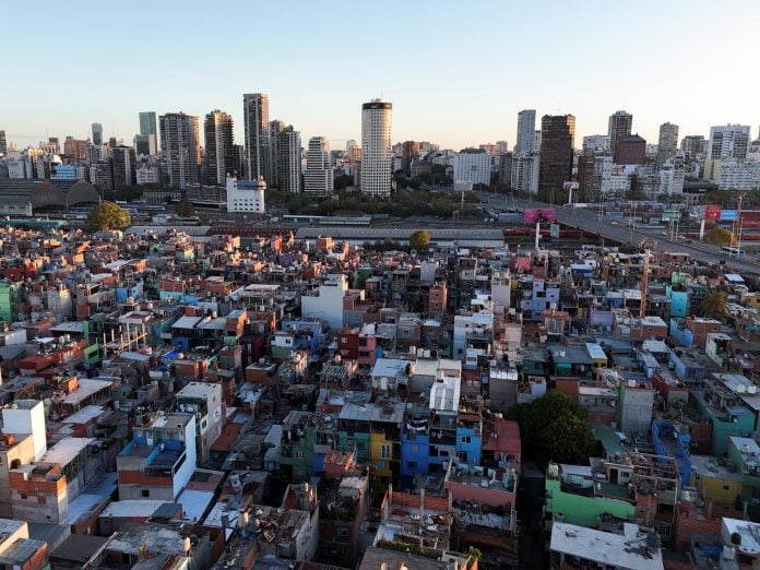 Η Παγκόσμια Τράπεζα σχεδιάζει εγγύηση έως και 2 δισεκ. δολαρίων για να βοηθήσει την Αργεντινή να αναχρηματοδοτήσει το χρέος της