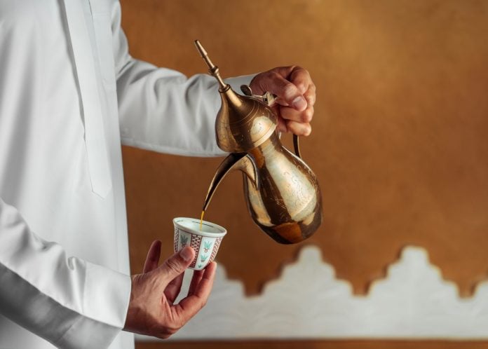 ΗΑΕ: Με σχεδόν 1.000 δολάρια το φλιτζάνι, ο ακριβότερος καφές στον κόσμο έφθασε στο Ντουμπάι