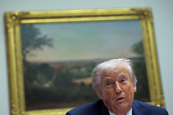 ΗΠΑ: Ο πρόεδρος Τραμπ αναβάλλει κατά ένα έτος την αύξηση των δασμών σε εισαγόμενα έπιπλα