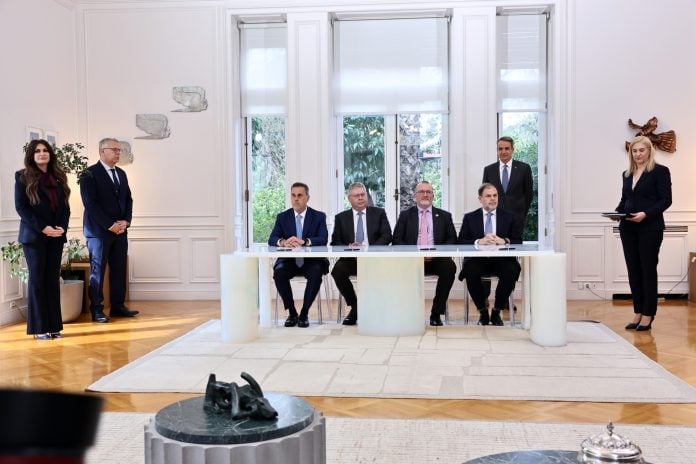 Κ. Μητσοτάκης στην υπογραφή με Chevron – Helleniq Energy για τους υδρογονάνθρακες: Η χώρα κάνει άλμα στον τομέα της ενέργειας
