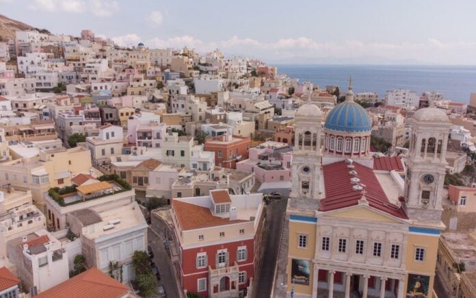 Κυκλάδες: Θετικά μηνύματα και συγκρατημένη αισιοδοξία για τη θερινή σεζόν