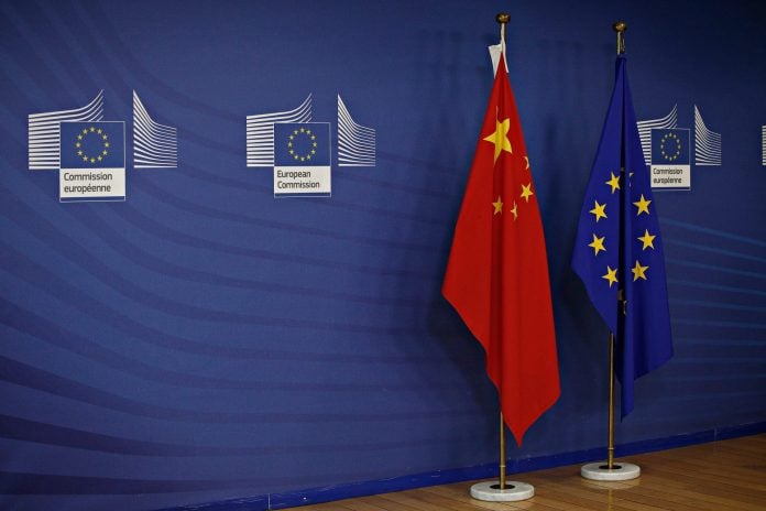 Κίνα: Το Πεκίνο καταγγέλλει την απομάκρυνση εταιρειών του από βασικές υποδομές της ΕΕ