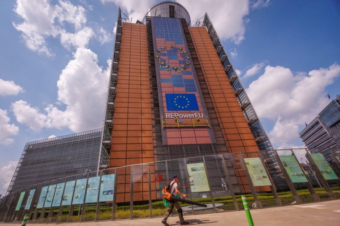 Κομισιόν: Υπερπενταπλασιασμός πόρων για τις ενεργειακές διασυνδέσεις, ώστε να μειωθούν οι τιμές ενέργειας