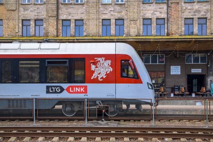 Λιθουανία: Μειώνονται κατά 50% οι τιμές στα εισιτήρια τρένων εν μέσω των ανατιμήσεων στα καύσιμα